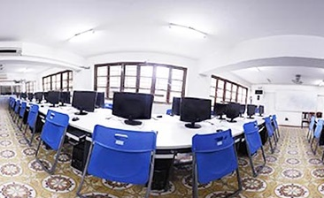 ĐH Duy Tân trang bị hơn 1.300 máy tính, 150 laptop được kết nối mạng Internet miễn phí toàn trường